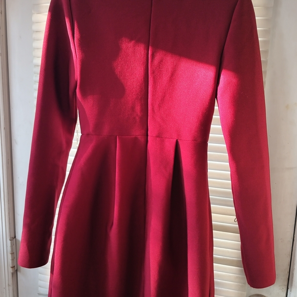 Elegant Red Dress with Floral Embellishments - Picture 5 of 9